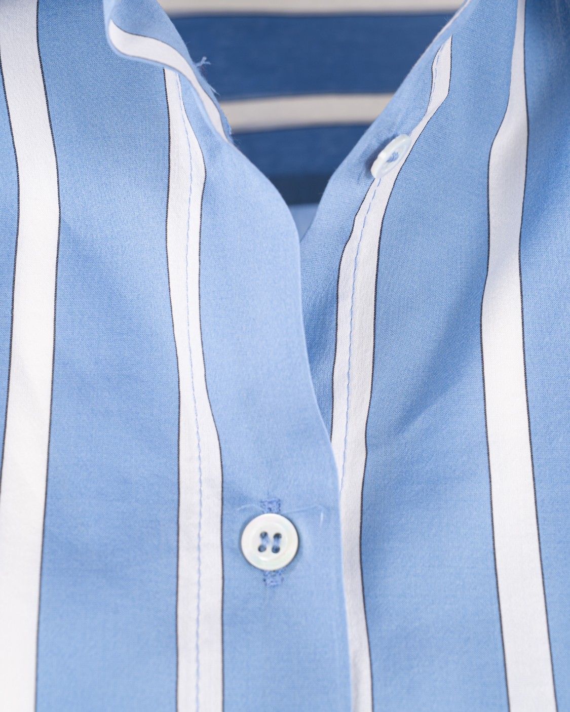 shop ANTONELLI  Camicia: Antonelli camicia "Aprilia".
Colletto.
Maniche lunghe.
Chiusura frontale con bottoni.
80% Cotone 20% Seta.
Fabbricato in Italia.. APRILIA N1942 797A-710 number 5539221